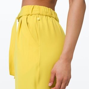 NWT Lululemon Noir Crops - Soleil